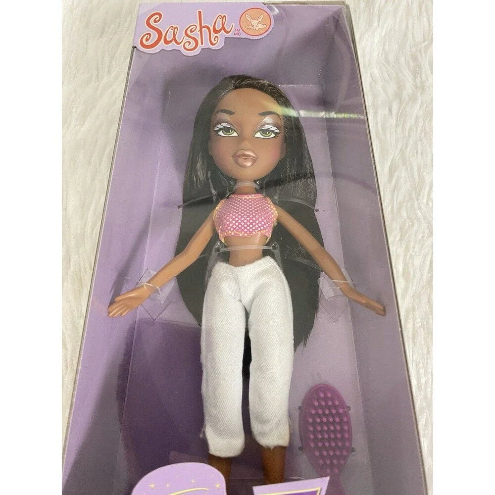 Sasha BRATZ 1 Set Ensemble Doll Figure 4 Accessories Fashion Beauty